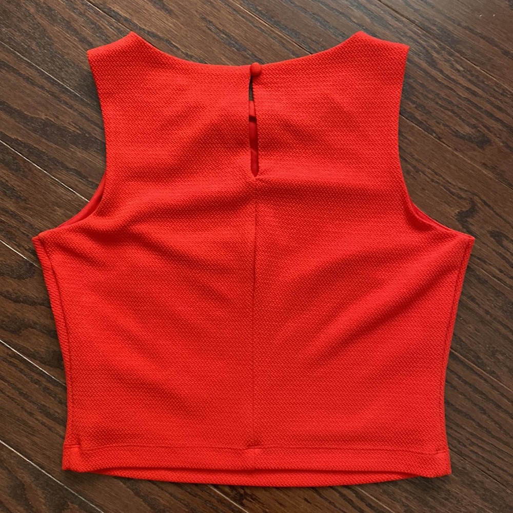 Bisou Bisou Crop Tank - Picture 4 of 5